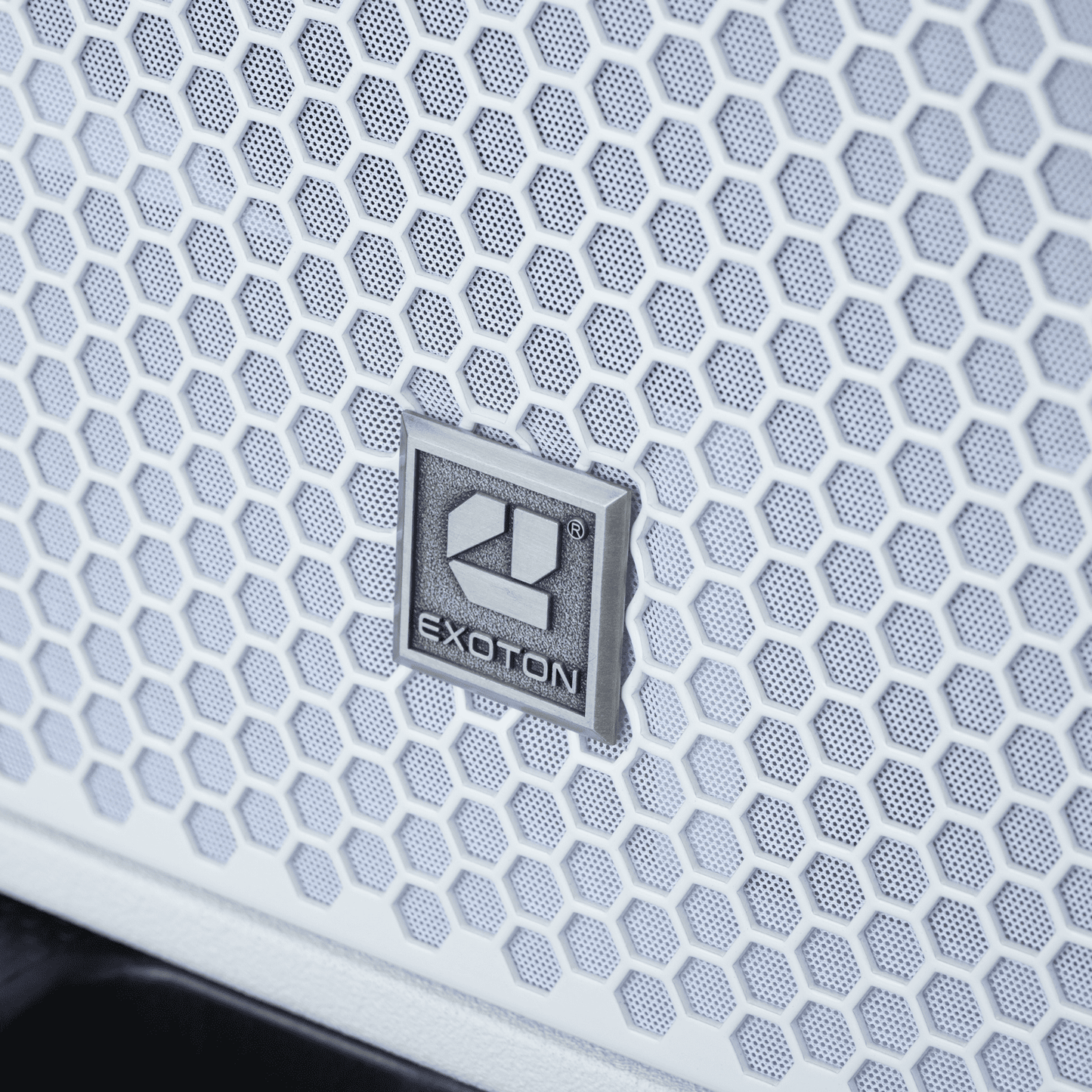 3000W 18-inch Powered Column Speaker System - White